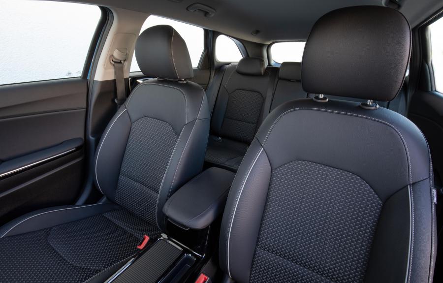 Интерьер Kia Ceed Sportswagon 2018 года  (WW) (фото 31 из 47)